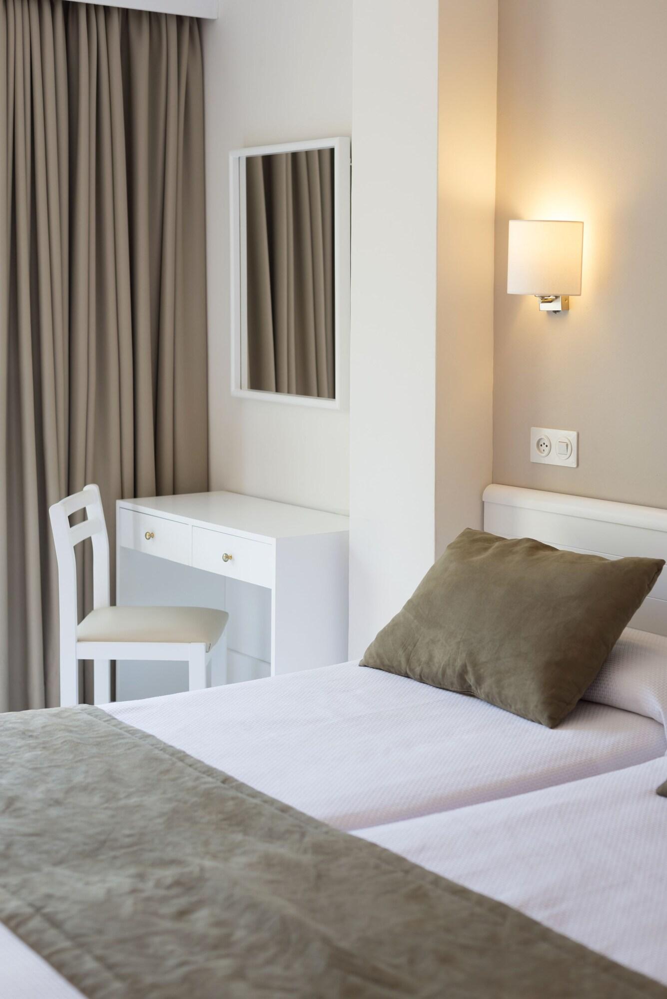Hostal Residencia Sutimar Peguera Bagian luar foto
