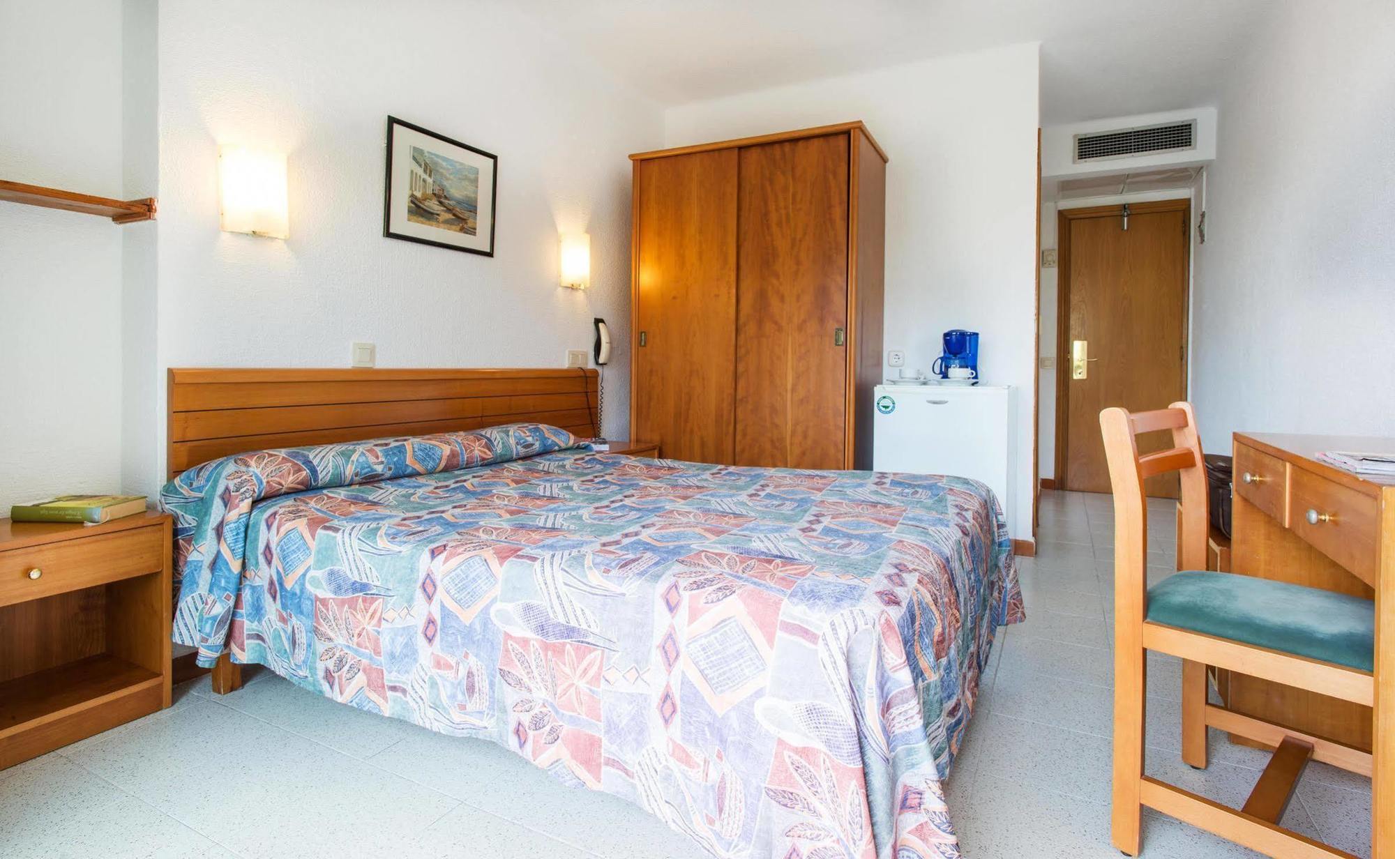 Hostal Residencia Sutimar Peguera Bagian luar foto