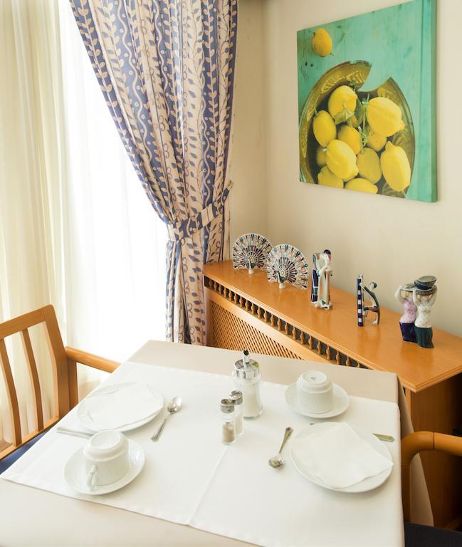Hostal Residencia Sutimar Peguera Bagian luar foto